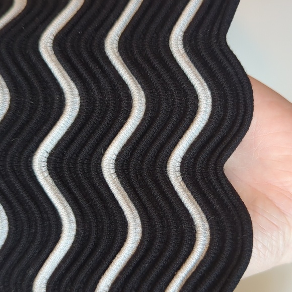 Milly back and white scalloped cropped top - Size Medium - Picture 3 of 5